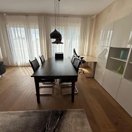 Deluxe Xl-hibiscus Apartment
