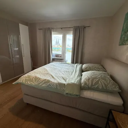 Deluxe Xl-hibiscus Apartment